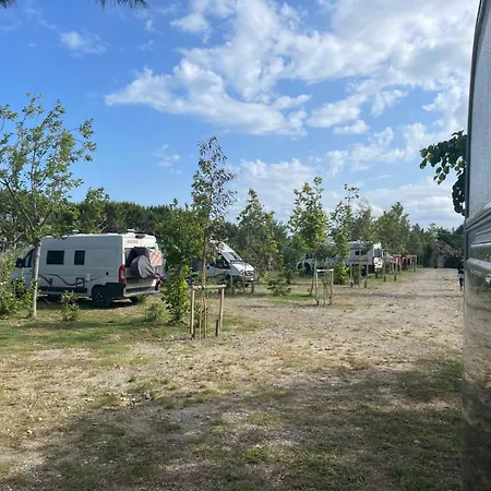 Camper Albanien * Golem (Tirana)